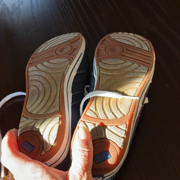 Less - Picture 4 of 5